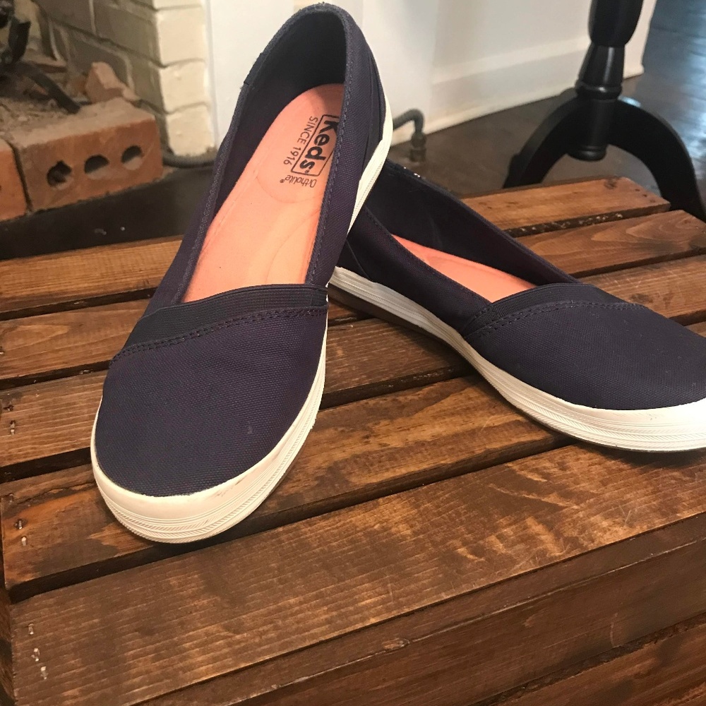 Like NEW Slip on Keds